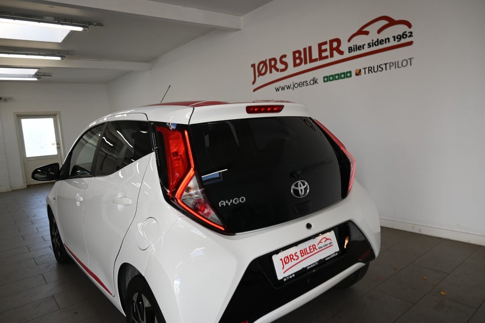 Toyota Aygo 1,0 VVT-i x-plore x-shift 5d