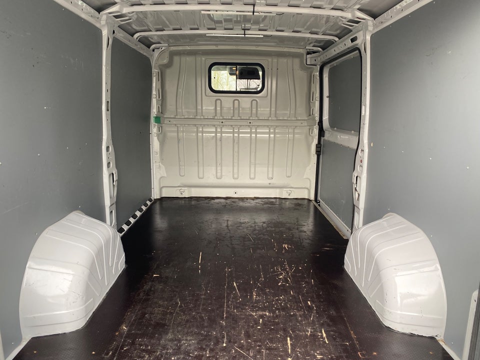 Peugeot Boxer 333 2,2 BlueHDi 140 L2H1 Premium