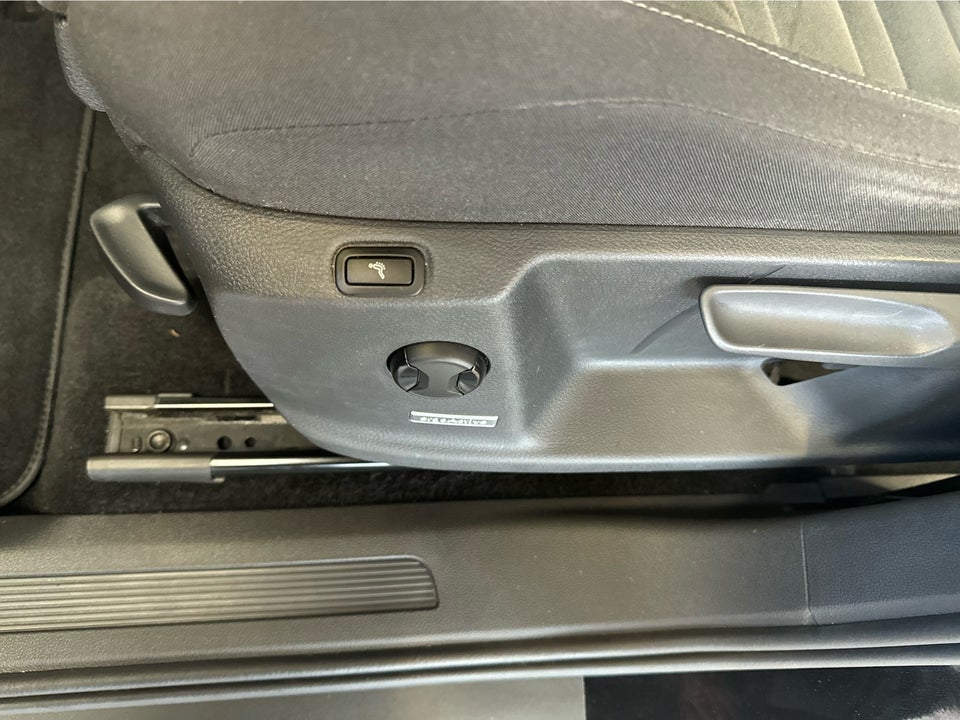 VW Touran 2,0 TDi 150 Highline DSG 7prs 5d