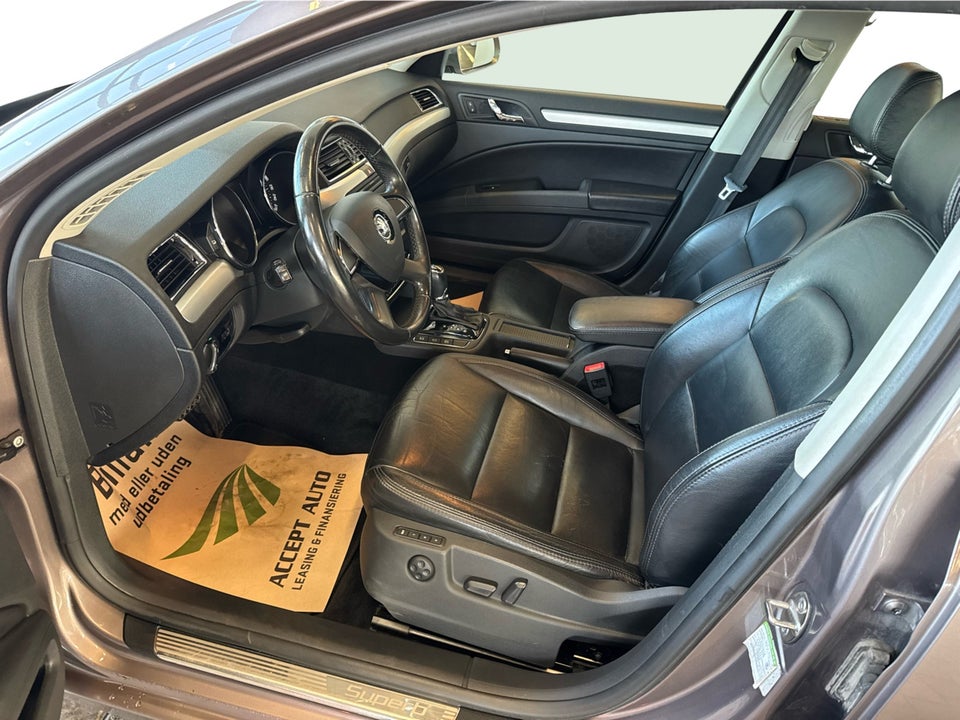 Skoda Superb 2,0 TDi 170 Elegance Combi DSG 5d