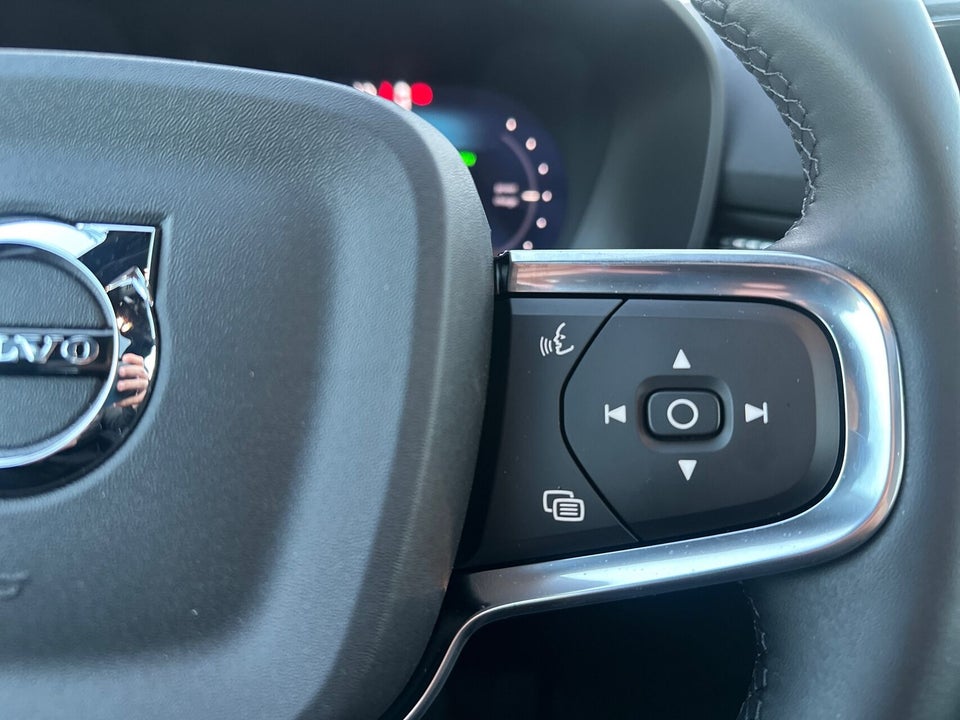 Volvo EX40 Extended Range Black Edition Excess 5d