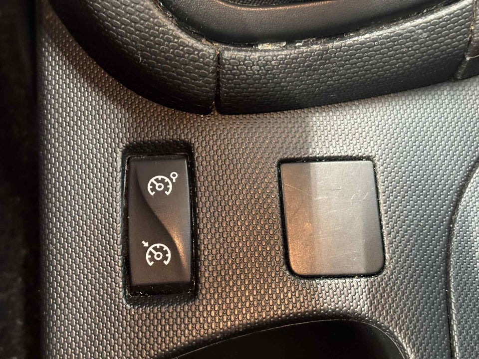 Renault Clio IV 1,2 16V Authentique 5d