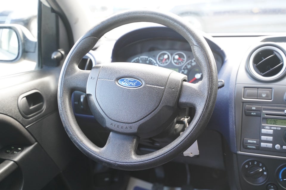 Ford Fiesta 1,4 Ambiente 5d