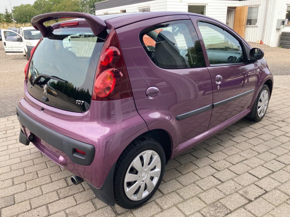 Peugeot 107 1,0 Champion Connect 5d