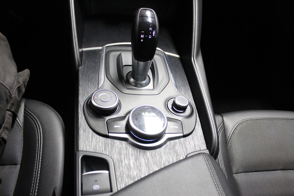 Alfa Romeo Giulia 2,0 T 200 Edizione aut. 4d