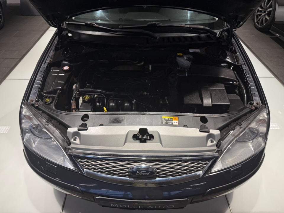 Ford Mondeo 1,8 110 Ambiente stc. 5d