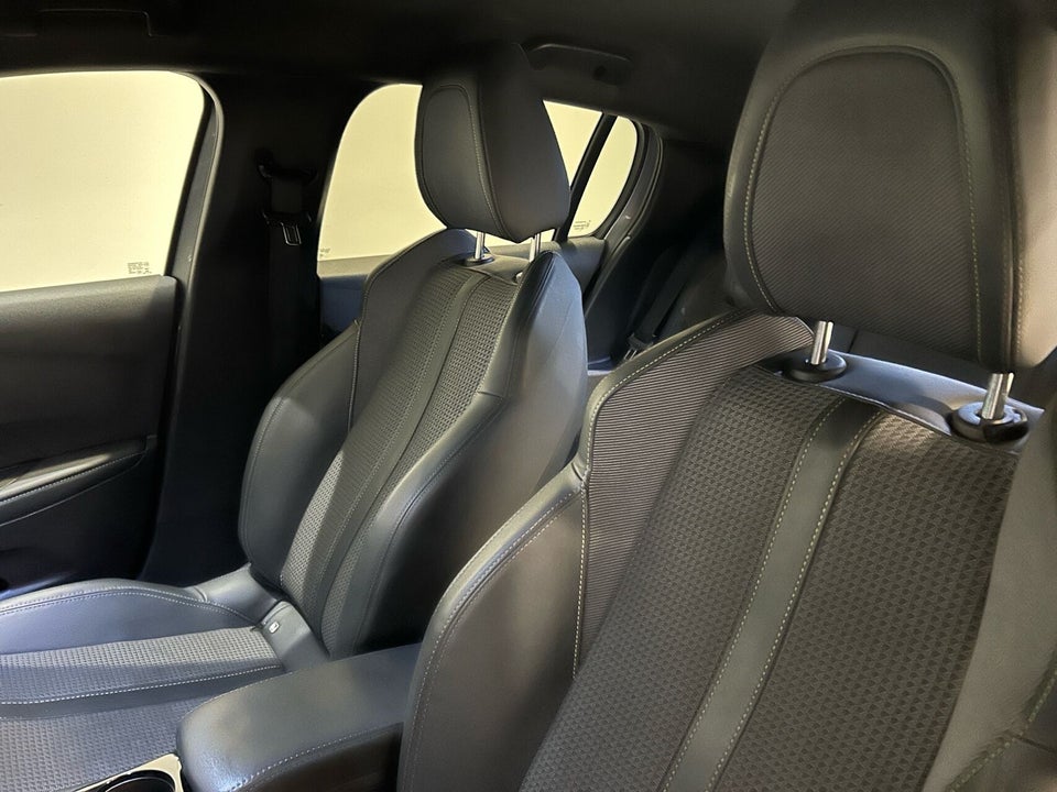 Peugeot e-208 50 GT 5d