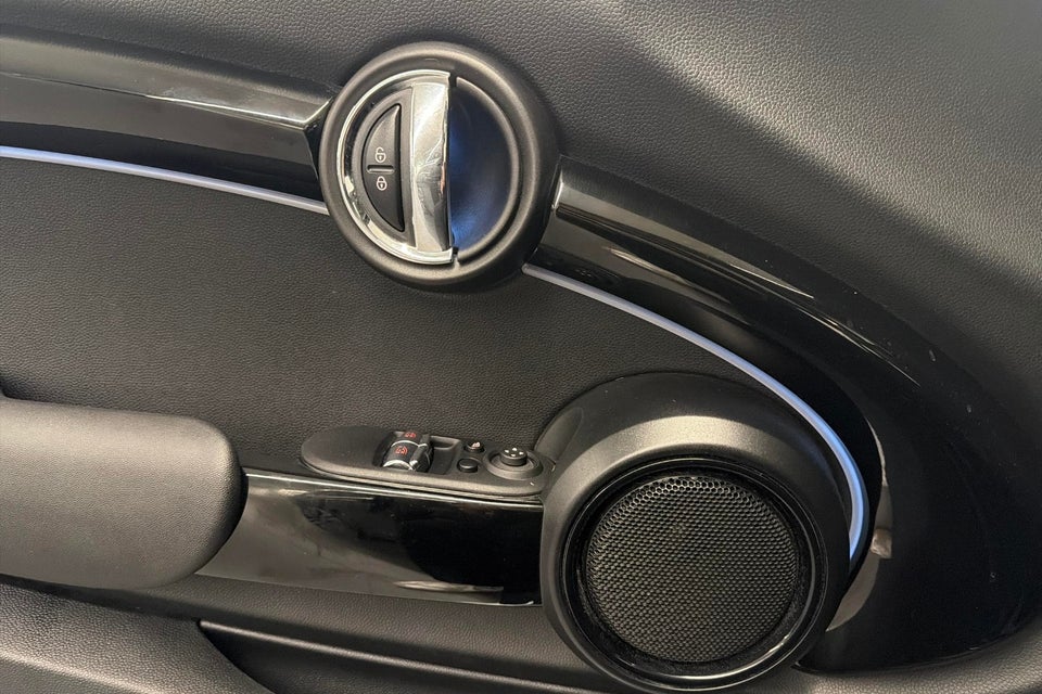 MINI Cooper SE Essential 3d