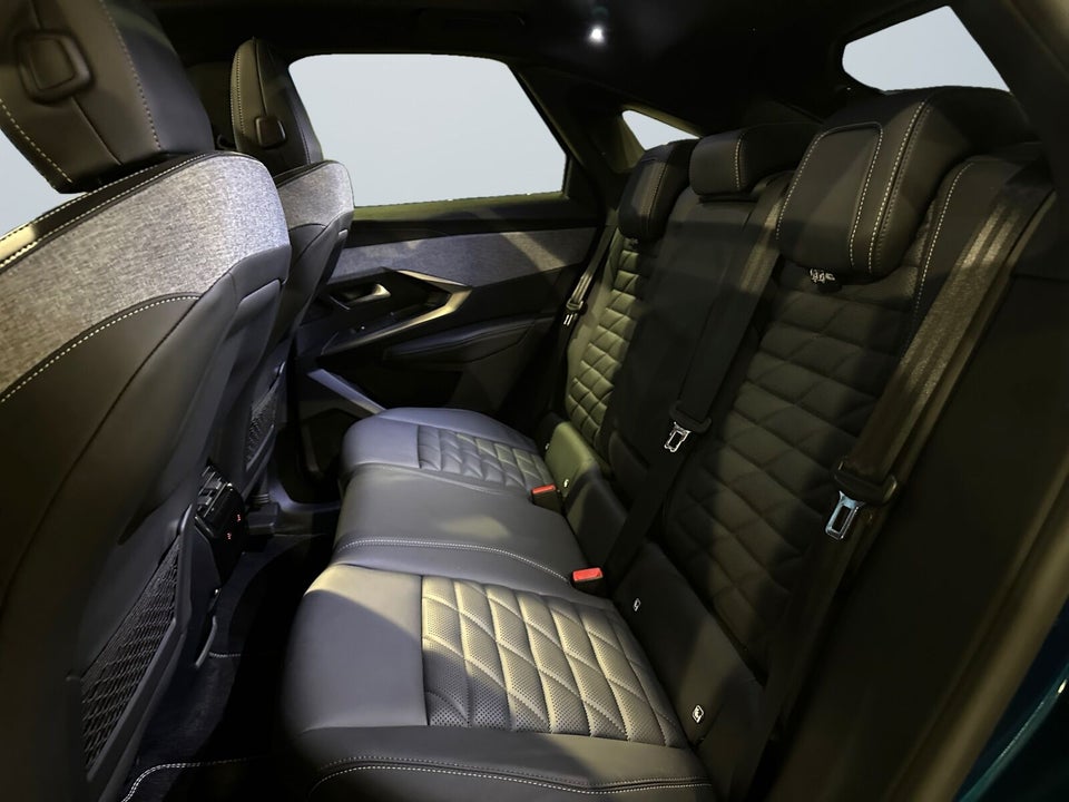 Peugeot e-3008 77 GT Pack 5d