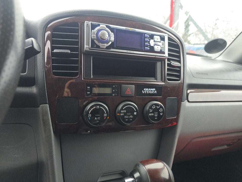 Suzuki Grand Vitara 2,5 V6 Active aut. Van 5d