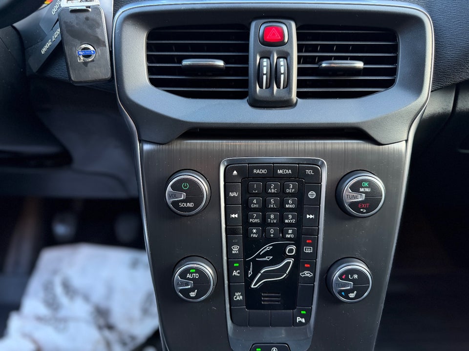 Volvo V40 2,0 D2 120 Momentum 5d