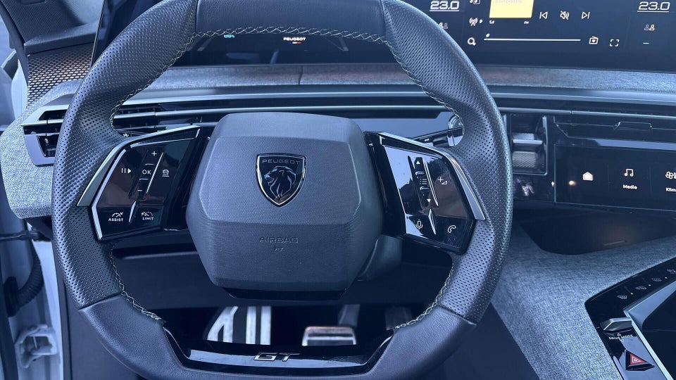 Peugeot e-3008 77 GT 5d