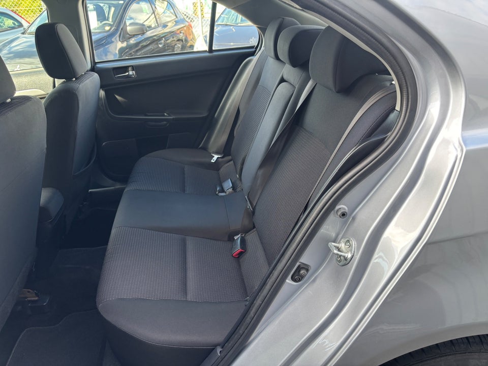 Mitsubishi Lancer 1,5 Invite SportBack 5d
