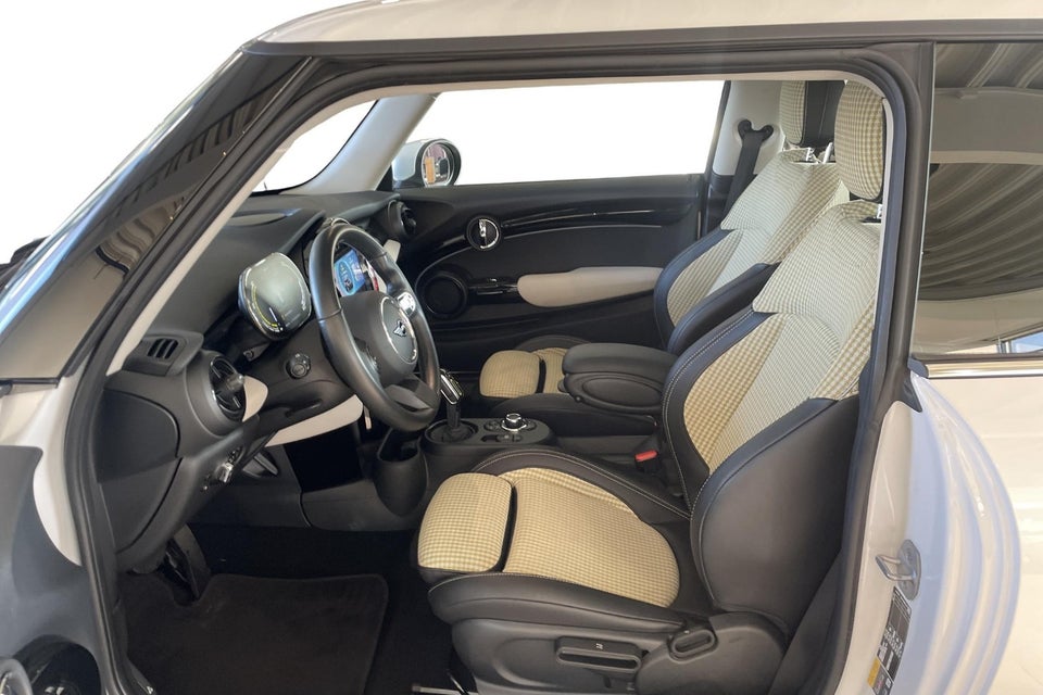 MINI Cooper SE Classic Trim 3d