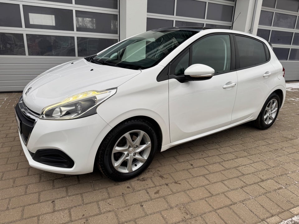 Peugeot 208 1,6 BlueHDi 100 Chili Sky+ 5d