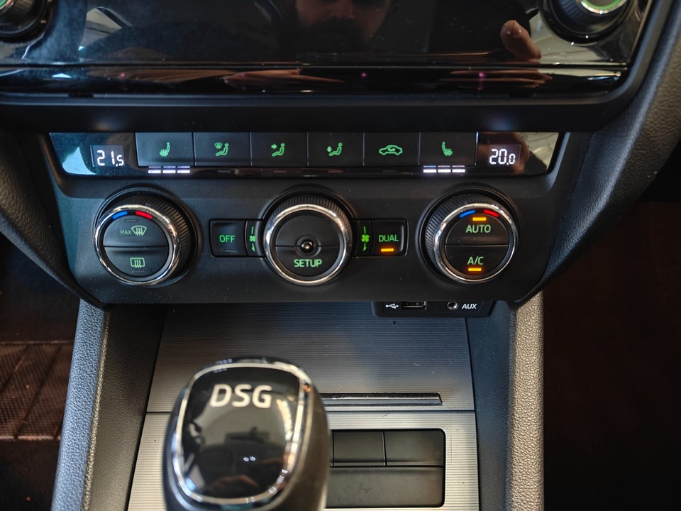 Skoda Octavia 1,6 TDi 105 Elegance Combi DSG 5d