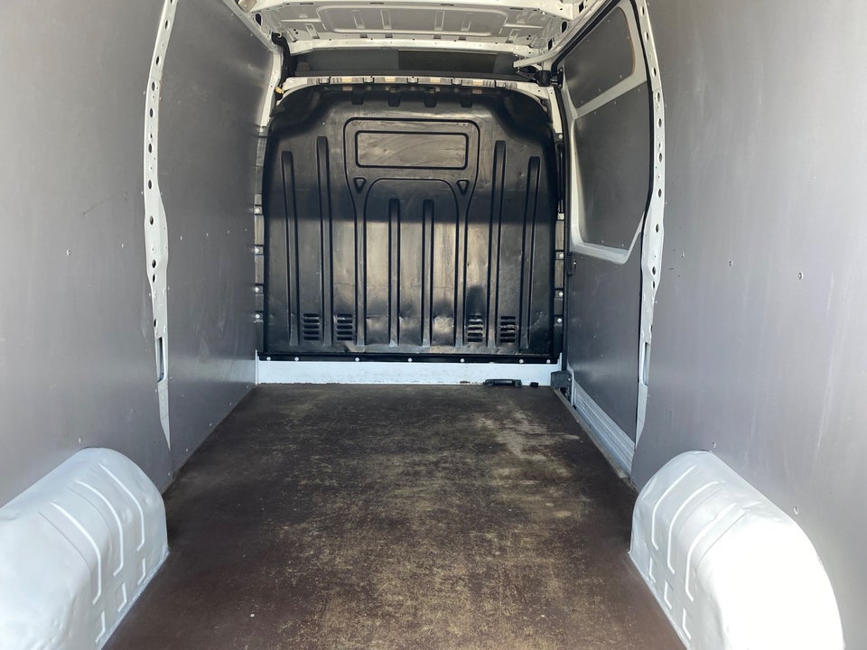 Renault Master IV T33 2,3 dCi 135 L2H2 Kassevogn