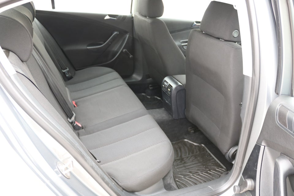 VW Passat 2,0 FSi Trendline 4d