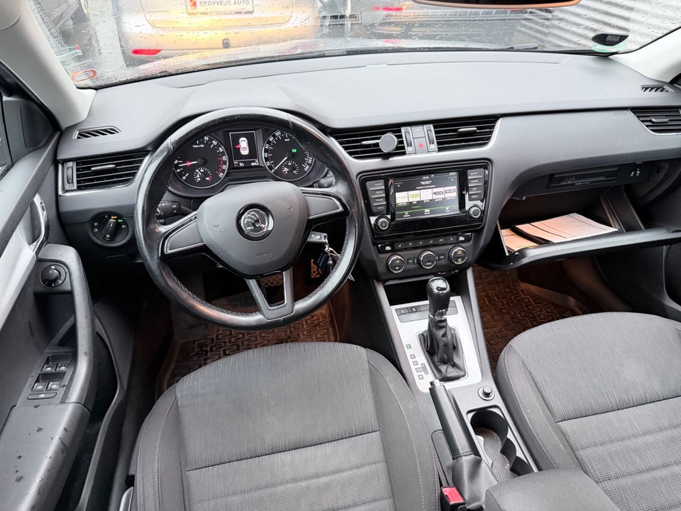 Skoda Octavia 1,6 TDi 110 Ambition DSG 5d