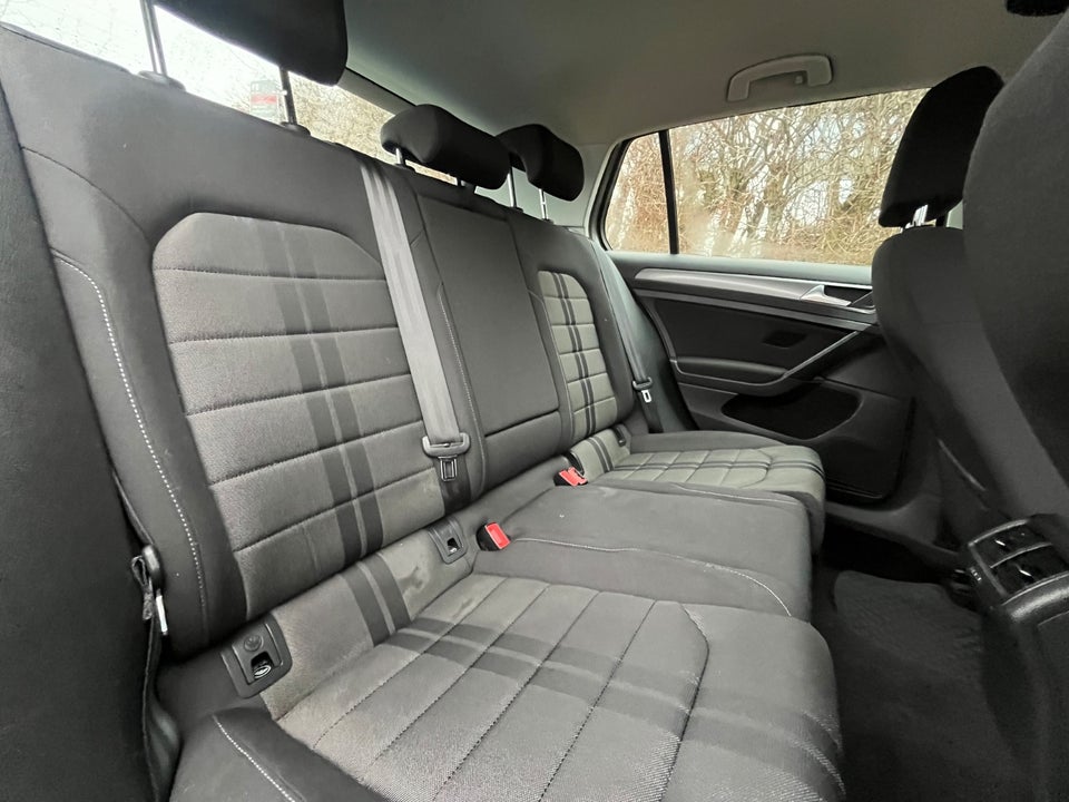 VW Golf VII 1,4 TSi 122 Highline BMT 5d