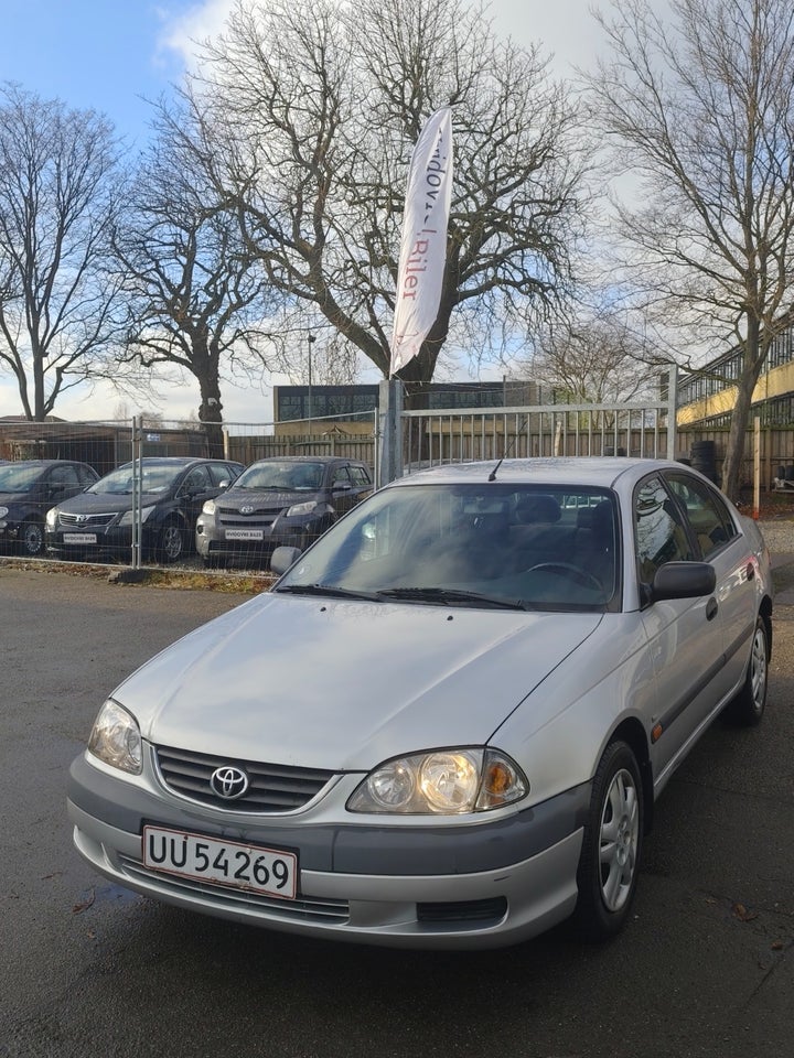 Toyota Avensis 1,8 VVT-i Terra 4d