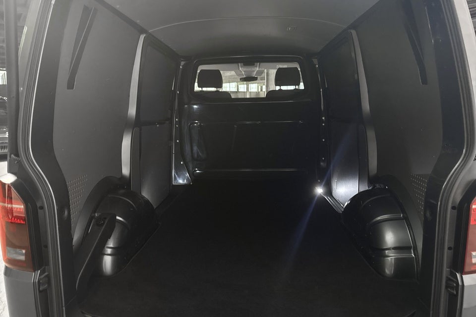 VW Transporter 2,0 TDi 204 Kassevogn DSG kort