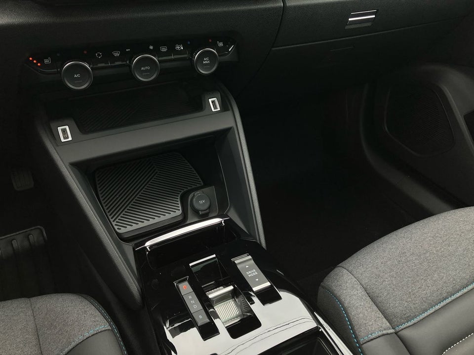 Citroën ë-C4 X 50 Shine 4d