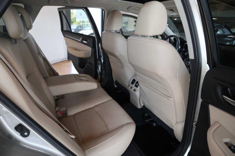Subaru Outback 2,0 D Summit CVT AWD 5d