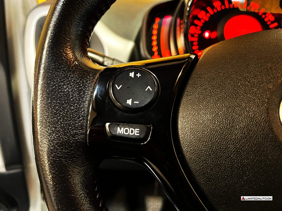 Toyota Aygo 1,0 VVT-i x-play x-touch 5d