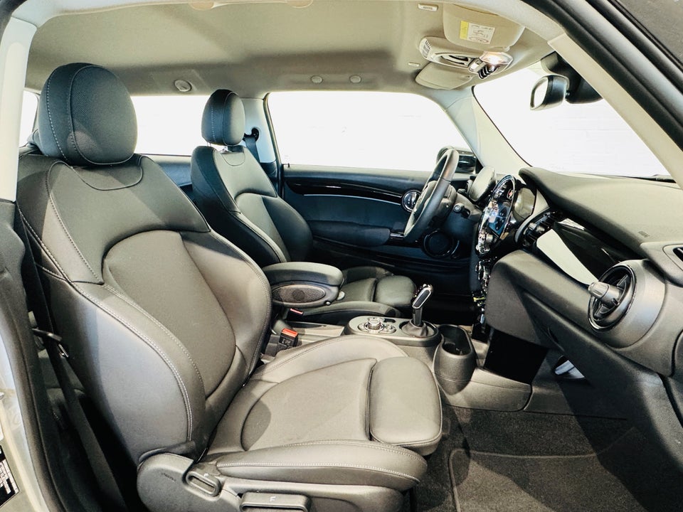 MINI Cooper SE Classic Trim 3d