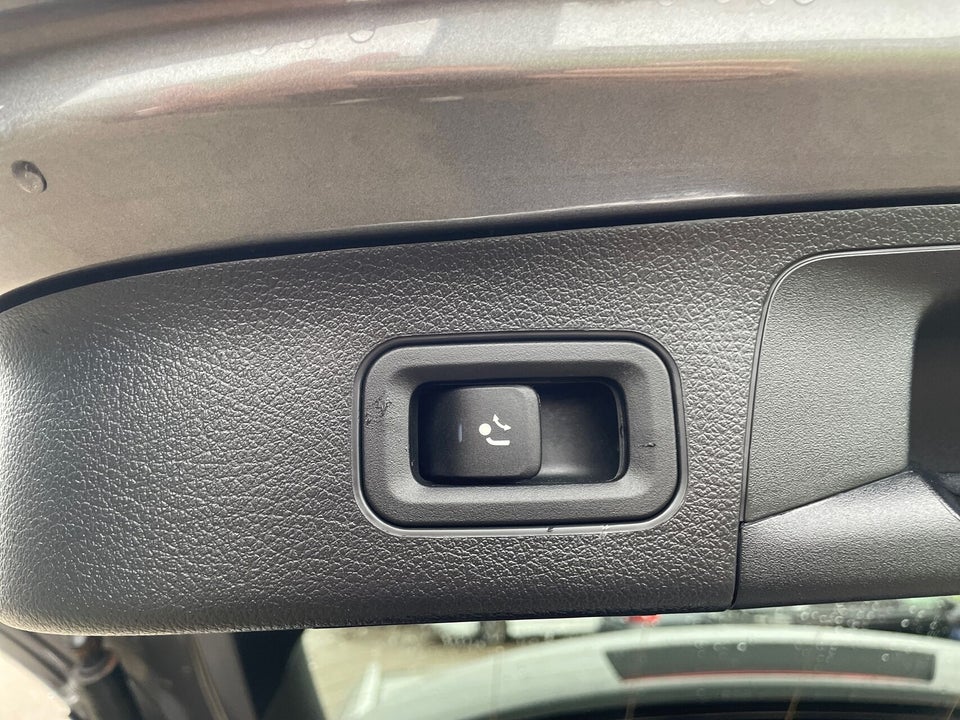 Mercedes EQA300 4Matic 5d