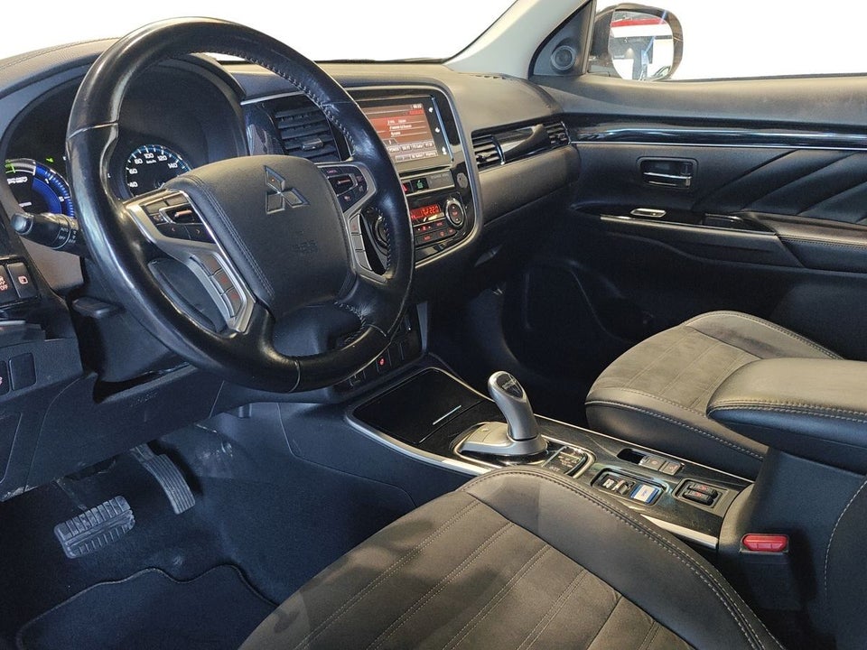 Mitsubishi Outlander 2,4 PHEV Intense CVT 4WD 5d
