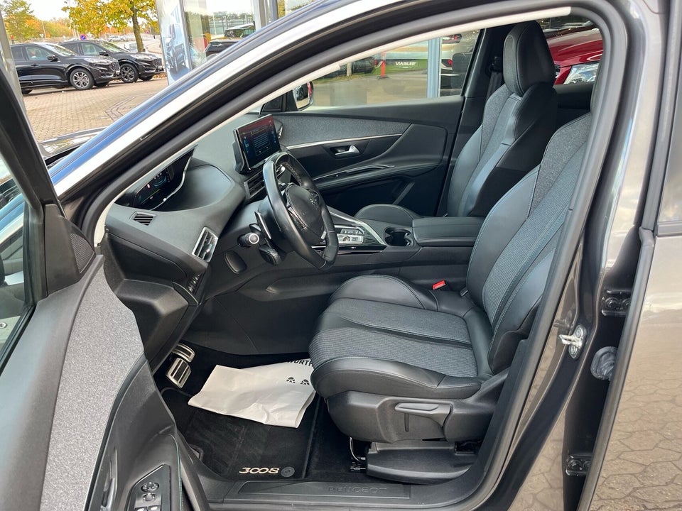 Peugeot 3008 1,6 Hybrid First Selection EAT8 5d