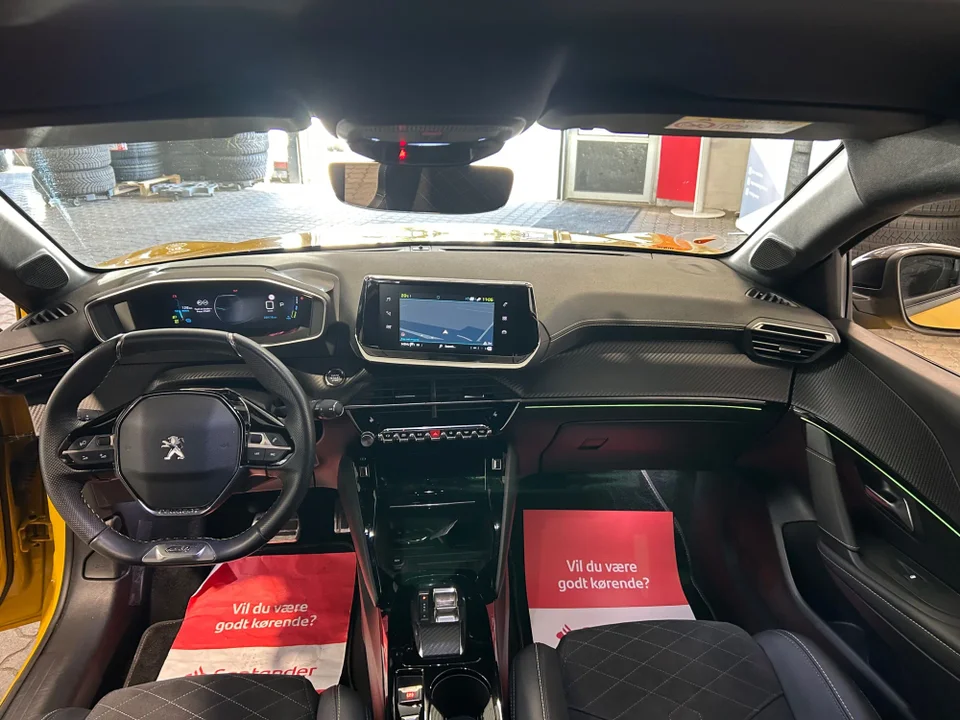 Peugeot e-208 50 GT 5d