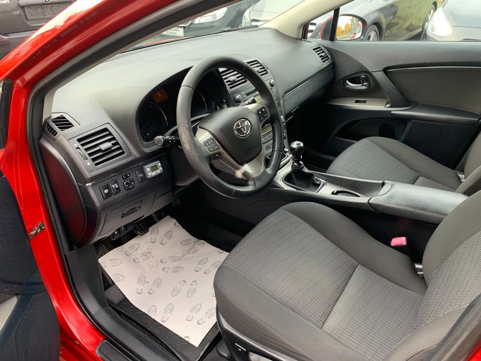 Toyota Avensis 2,0 D-4D T2 stc. 5d