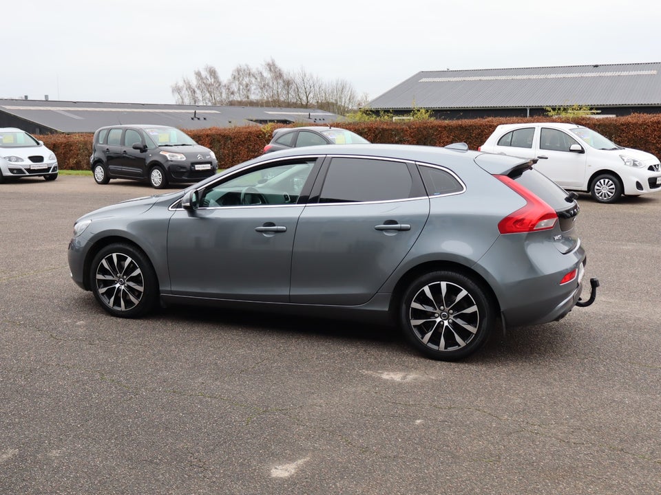 Volvo V40 2,0 D3 150 Momentum aut. 5d