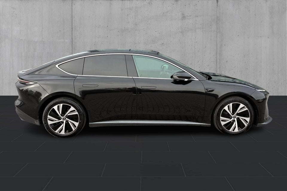 NIO ET5 75 Standard Range 4d