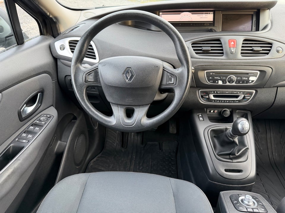 Renault Grand Scenic III 1,6 16V Expression 7prs 5d