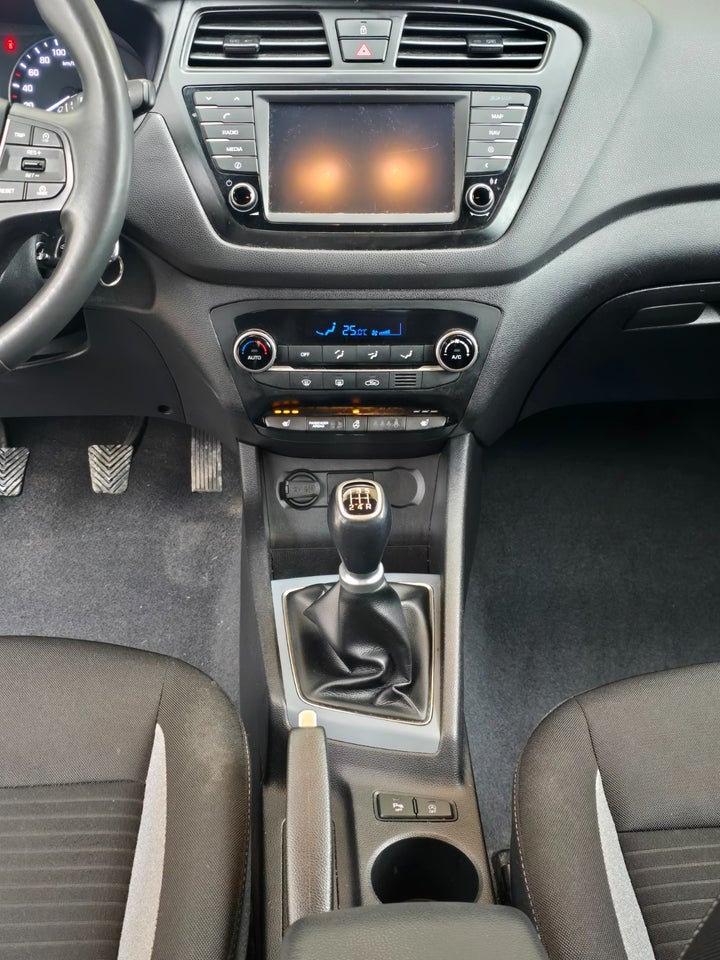 Hyundai i20 1,25 Premium 5d