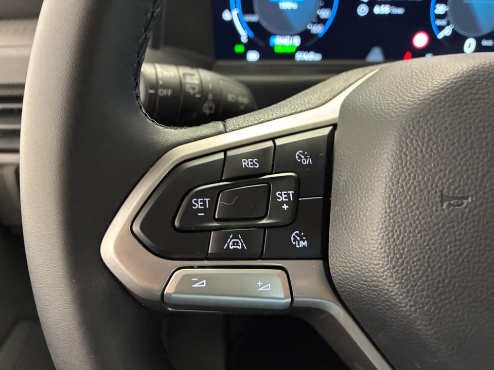 VW e-Caravelle 64 Basis SWB