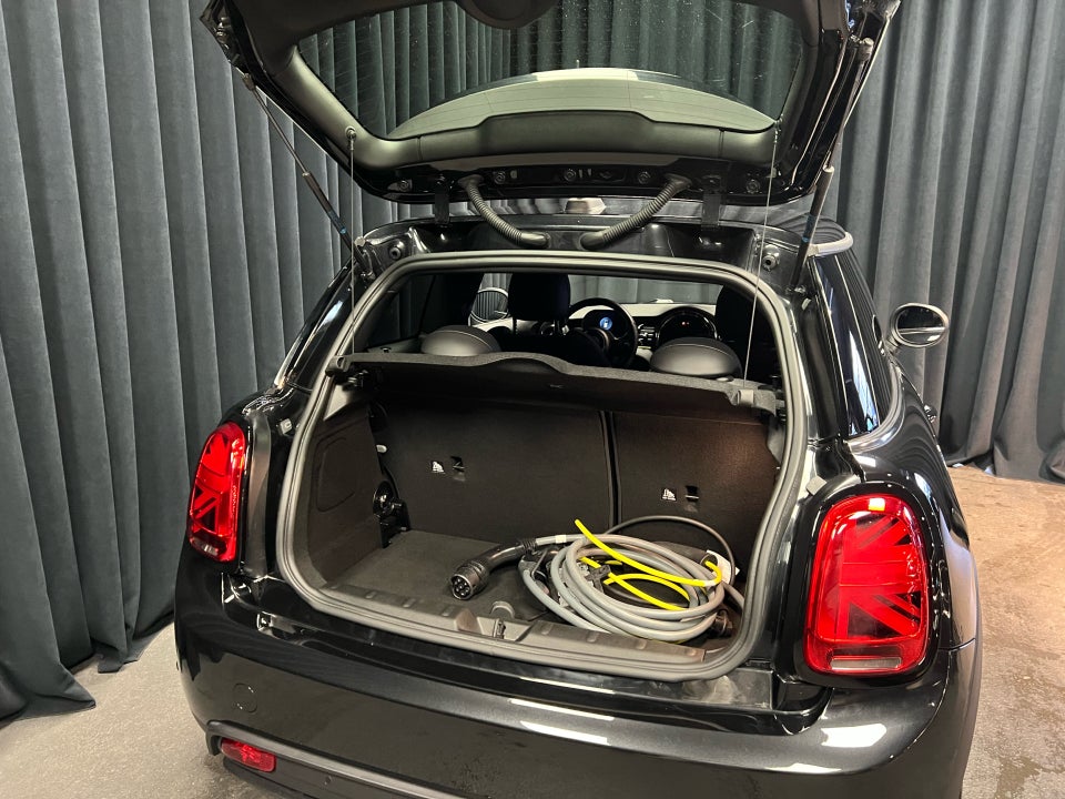 MINI Cooper SE Essential 3d