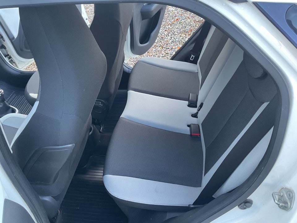 Toyota Aygo 1,0 VVT-i x-play x-touch 5d