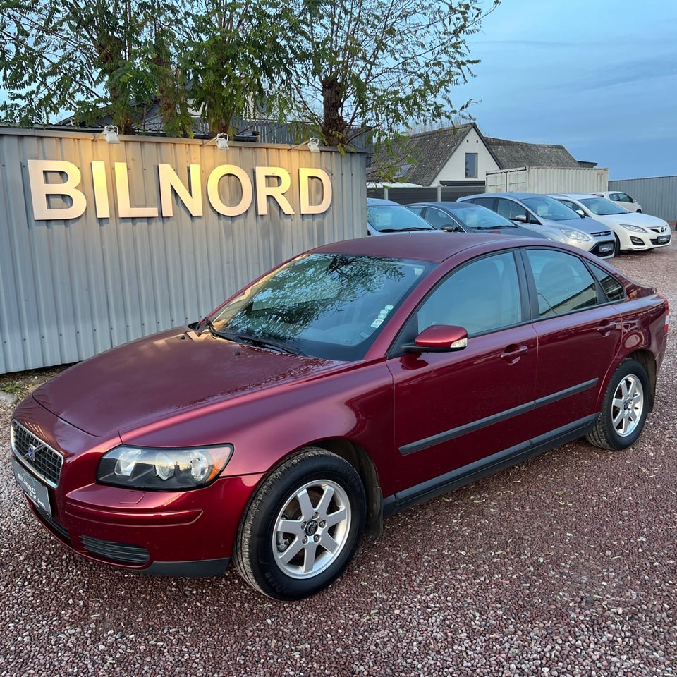 Volvo S40 1,6  4d