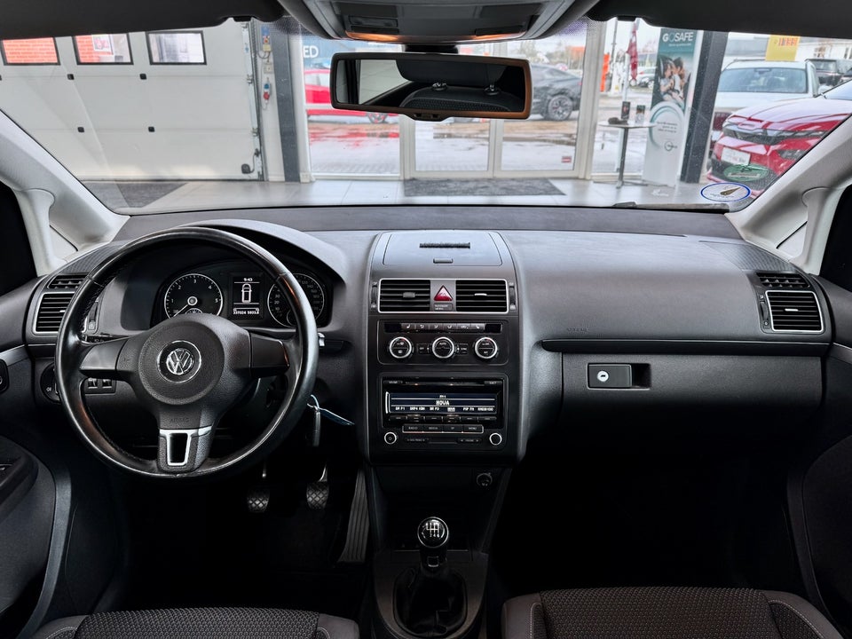 VW Touran 1,6 TDi 105 Comfortline BMT 7prs 5d