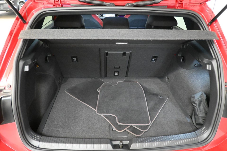 VW Golf VIII 2,0 GTi DSG 5d