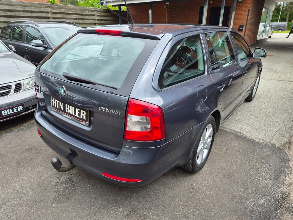 Skoda Octavia 1,6 TDi 105 Ambiente Combi 5d