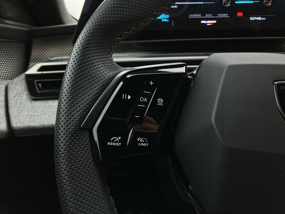 Peugeot e-3008 77 GT Pack 5d