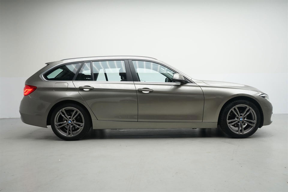 BMW 320i 2,0 Touring Executive aut. 5d