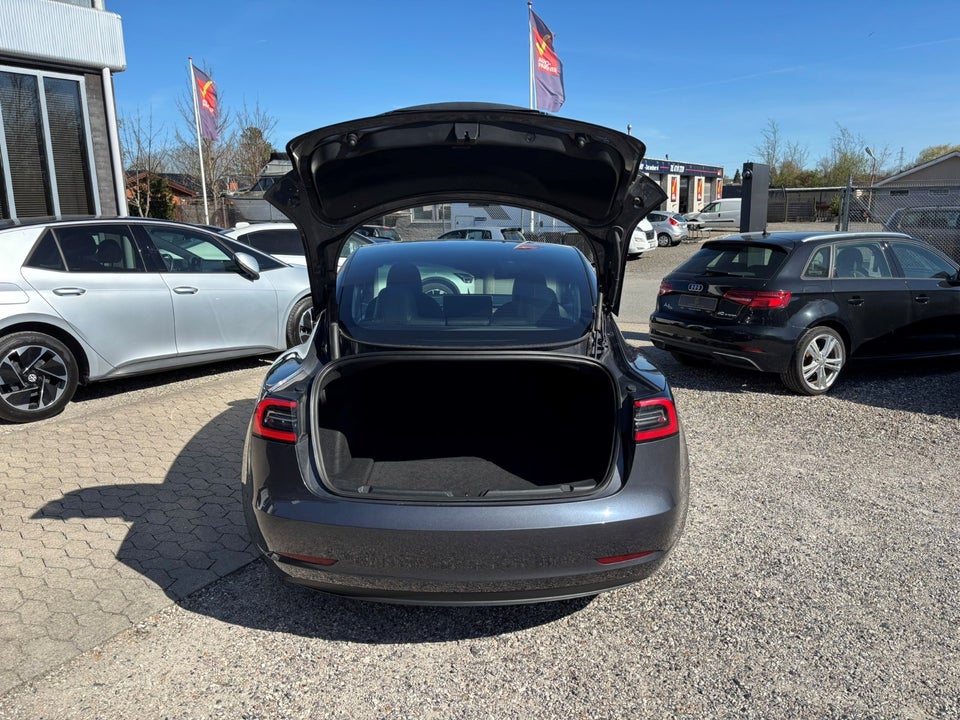 Tesla Model 3 Standard Range+ RWD 4d