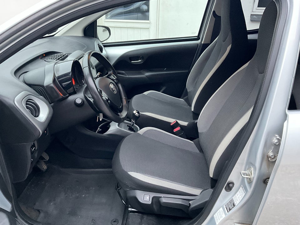 Toyota Aygo 1,0 VVT-i x-pose x-shift 5d